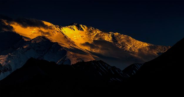 Обои на рабочий стол Пик Ленина на рассвете, Кыргызстан, фотограф Магалимова Элина
