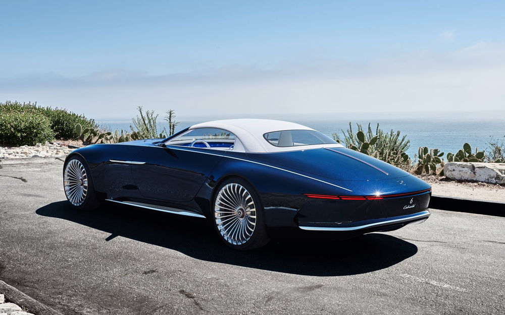 Обои для рабочего стола Концептуальный автомобиль люкс-класса Mercedes-Maybach Vision 6 Cabriolet 2018 стоит на дороге