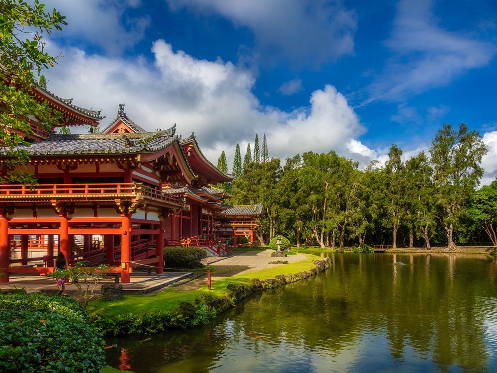 Обои для рабочего стола Замок Byodo-in, Phoenix Hall / Павильон Феникса возле пруда, Япония / Japan