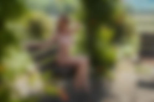 Обои на рабочий стол Обнаженная модель Диана Седова сидит на качели, фотограф Галина Павличенко