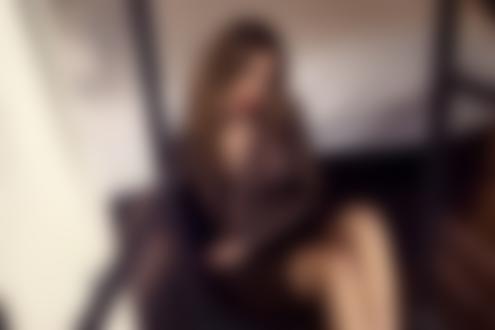Обои на рабочий стол Модель Nina Cherry в прозрачном платье с леденцом в руке, фотограф David Ben Haim