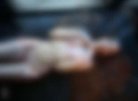 Обои для рабочего стола Модель Алина Майер с длинными волосами в нижнем белье лежит у окна, фотограф Alexander Meln