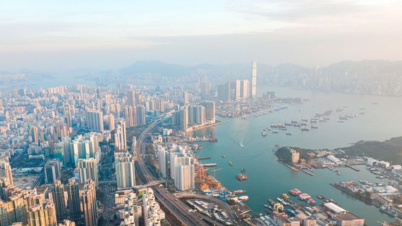 Обои на рабочий стол Гон Конг / Hong Kong в утреннем тумане с высоты, Китай / China