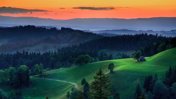 Обои на рабочий стол Закат в долине Эмменталь, Швейцария / Emmental, Switzerland, фотограф Sonja M. Schneider