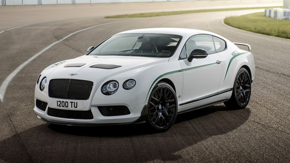 Обои на рабочий стол Белый спорткар Bentley Continental GT3-R, модель 2014 года