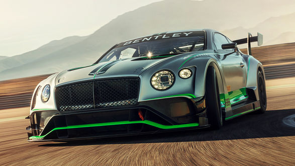 Обои на рабочий стол Спорткар Bentley Continental GT3 мчится по гоночной трассе