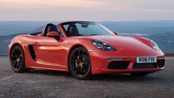 Обои на рабочий стол Суперкар красного цвета Porsche 718 Boxster S, модель 2016 года