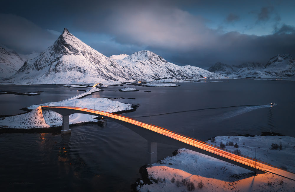 Обои для рабочего стола Мосты на закате, Lofoten Islands, Norway / Лофотенские острова, Норвегия, фотограф Александр Кукринов