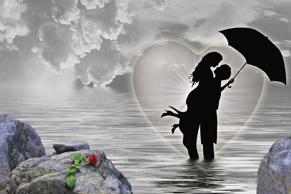 Обои для рабочего стола Мужчина приподнял девушку с зонтом, стоя в море под дождем, by susan-lu4esm