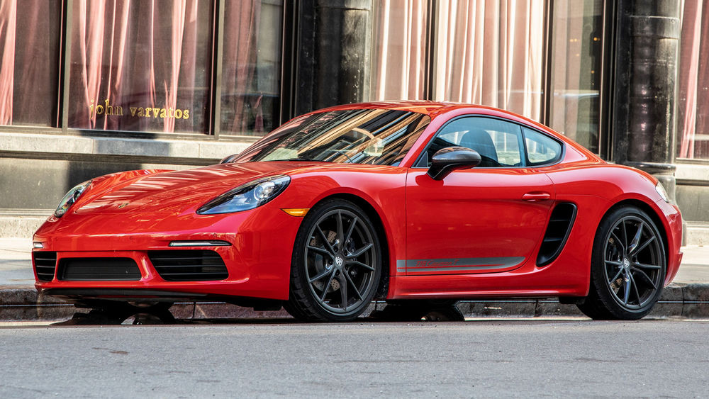 Обои для рабочего стола Красный суперкар Porsche 718 Cayma T, модель 2020 года