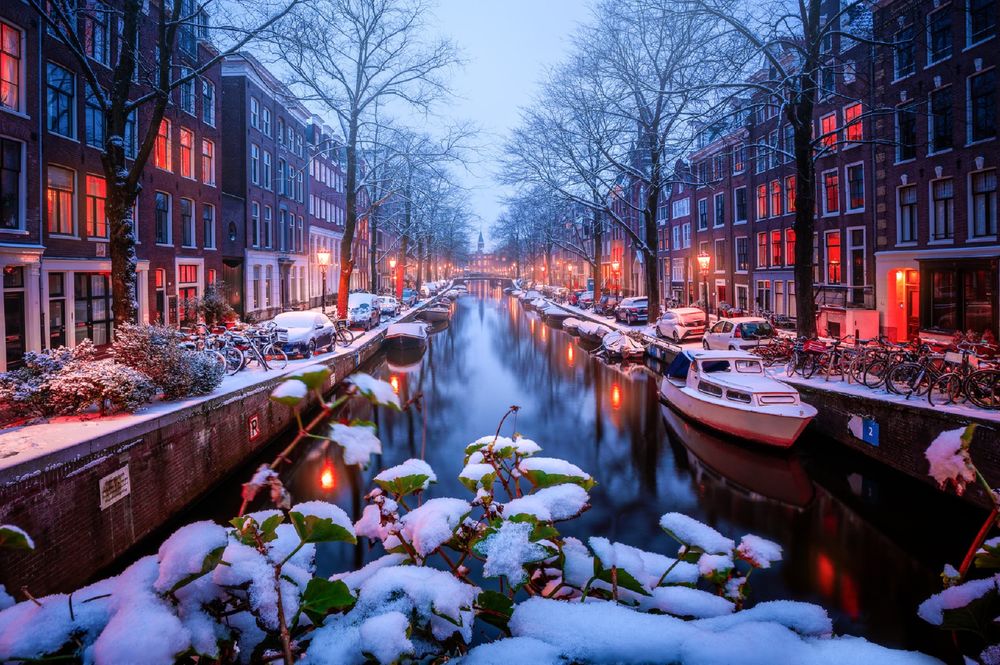Обои для рабочего стола Канал в столице Нидерландов зимой, фотограф Albert Dros