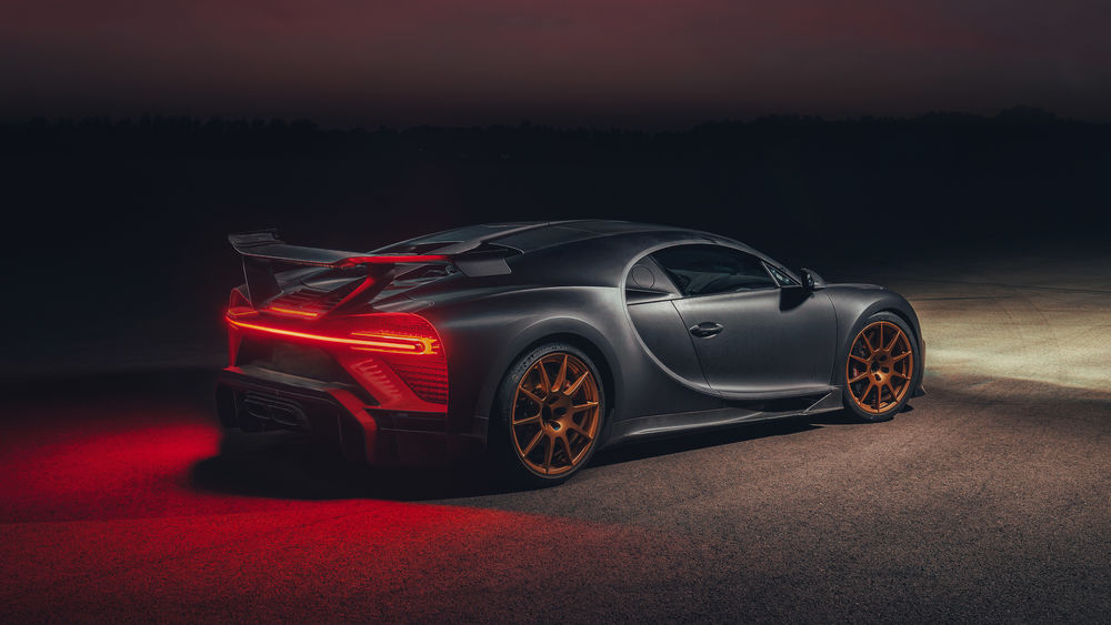 Обои для рабочего стола Спортивный суперкар Bugatti Chiron Pur Sport, модель 2021 года