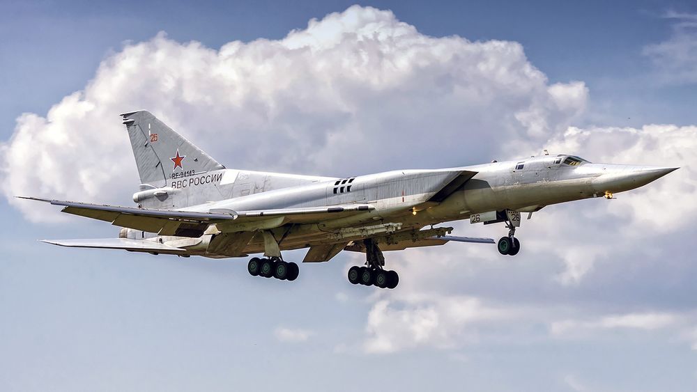 Обои для рабочего стола Ту-22М / Backfire — российский дальний сверхзвуковой ракетоносец-бомбардировщик