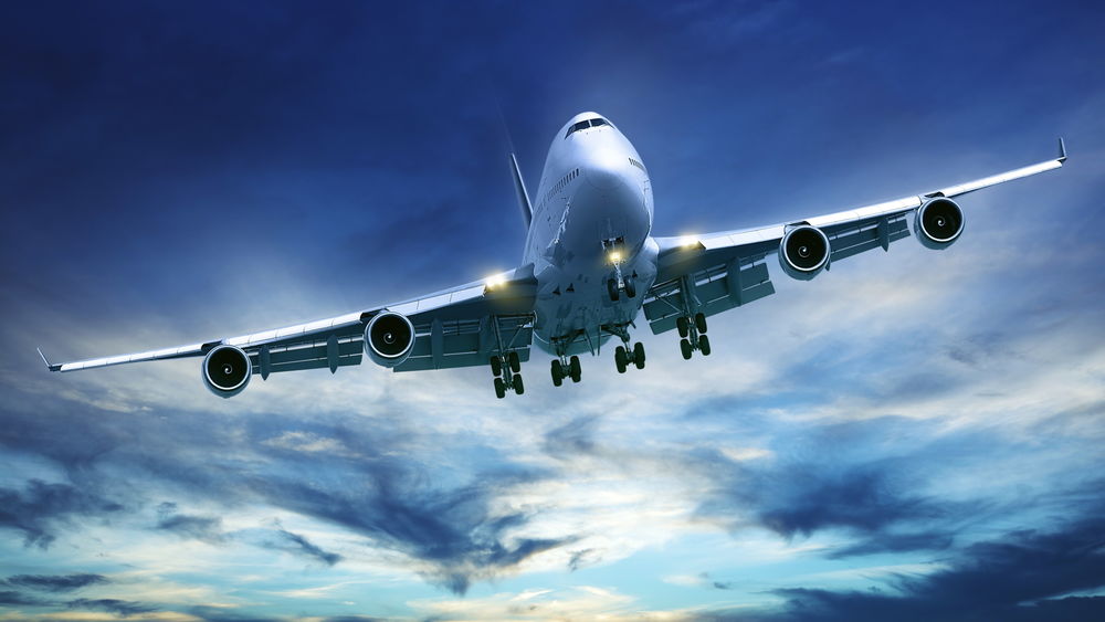 Обои для рабочего стола Воздушное судно Boeing 747 в голубом небе