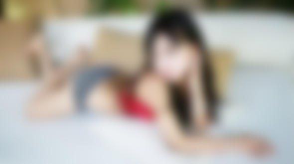Обои на рабочий стол Девушка-азиатка Toro Yu Zhu позирует на кровати, фотограф Xiuren