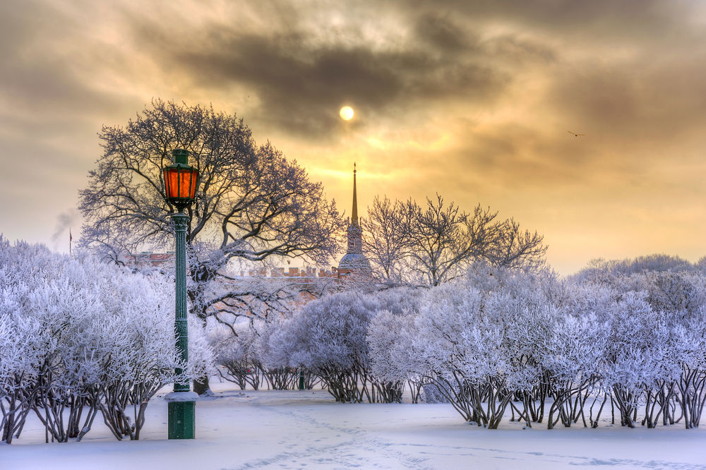Обои для рабочего стола Зимнее солнце над Михайловским замком, Санкт-Петербург. Фотограф Гордеев Эдуард