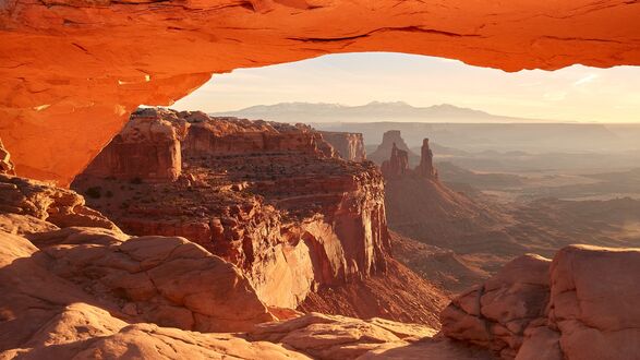 Обои на рабочий стол Рассвет в национальном парке Каньонлендс / Canyonlands на территории штата Юта, США