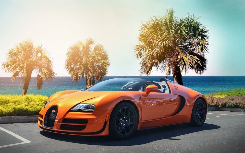 Обои для рабочего стола Роскошный автомобиль Bugatti Chiron на стоянке у моря
