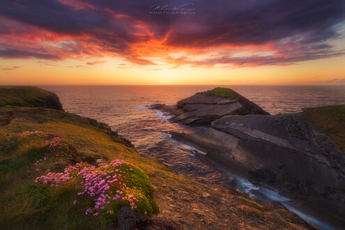 Обои на рабочий стол Весна в Kilkee Cliffs, Co. Clare, Ireland / Килки Клиффс, графство Клэр, Ирландия, фотограф Włodarczyk Michał