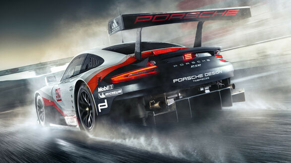 Обои на рабочий стол Заряженный Porsche 911 RSR мчится по мокрой дороге на огромной скорости