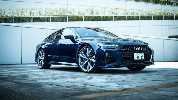 Обои на рабочий стол Темно синий автомобиль Audi RS 7 Sportback