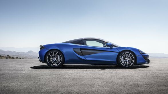 Обои на рабочий стол Синий спортивный автомобиль McLaren 570S Spider