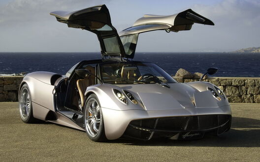 Обои на рабочий стол Итальянский суперкар Pagani Huayra на набережной с открытыми дверьми
