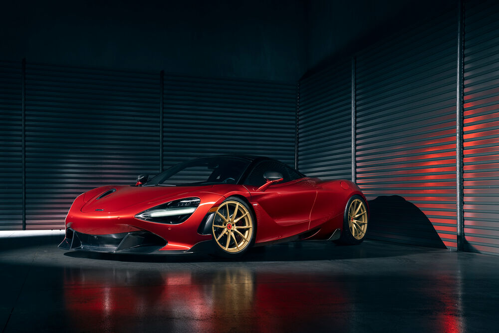 Обои для рабочего стола McLaren 720S — спортивный автомобиль красного цвета