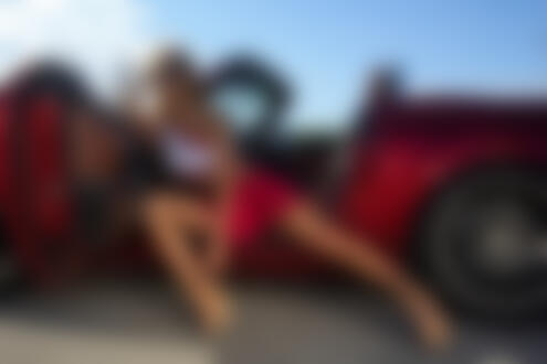 Обои на рабочий стол Девушка-модель Viktoria Krasilnikova позирует сидя в кресле красного кадиллака