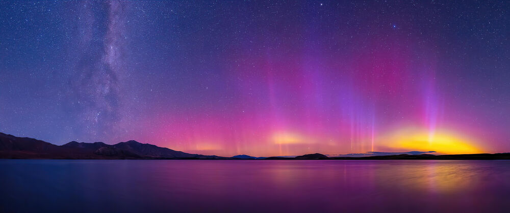 Обои для рабочего стола Серверное сияние / Aurora Borealis над озером в горах
