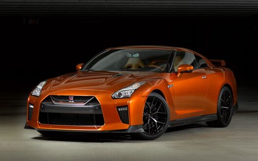 Обои на рабочий стол Nissan GT-R на черном фоне
