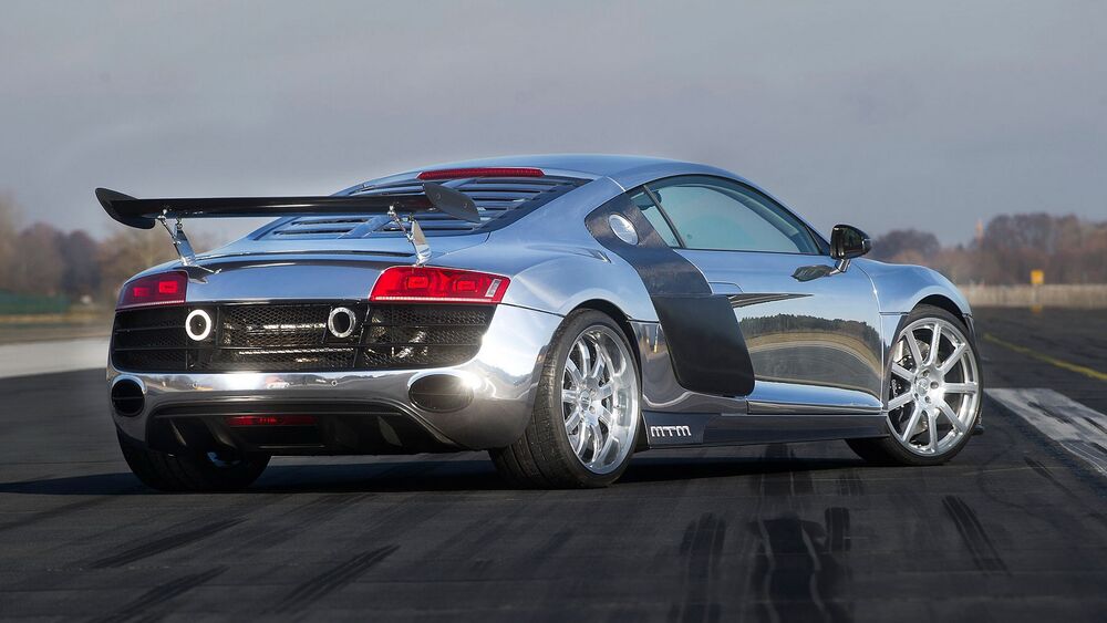 Обои для рабочего стола Зеркальный Audi r8 на шоссе сзади