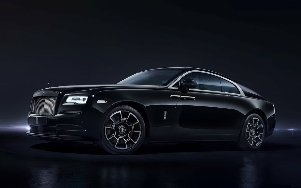 Обои для рабочего стола Черный Роллс-Ройс / Rolls-Royce Wraith на чером фоне