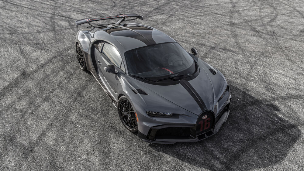 Обои для рабочего стола Спортивный автомобиль Bugatti Chiron Pur Sport вид сверху
