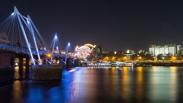 Обои на рабочий стол Hungerford bridge, London / Мост Хангерфорд в Лондоне, пересекающий реку Темзу