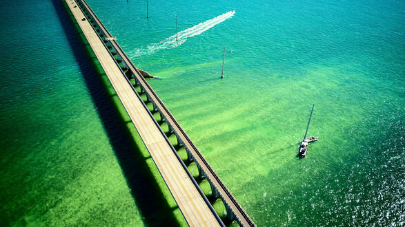Обои на рабочий стол Семимильный мост / Seven Mile Bridge на островах Флорида-Кис через лазурный океан