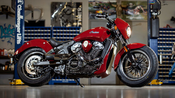 Обои на рабочий стол Красный мотоцикл Indian Scout стоит на сервисе