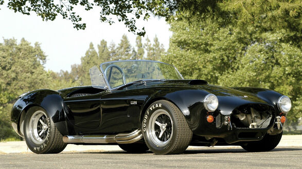 Обои на рабочий стол AC Cobra / Британский спортивный автомобиль, выпускавшийся фирмой AC Cars с 1961 по 1967 год