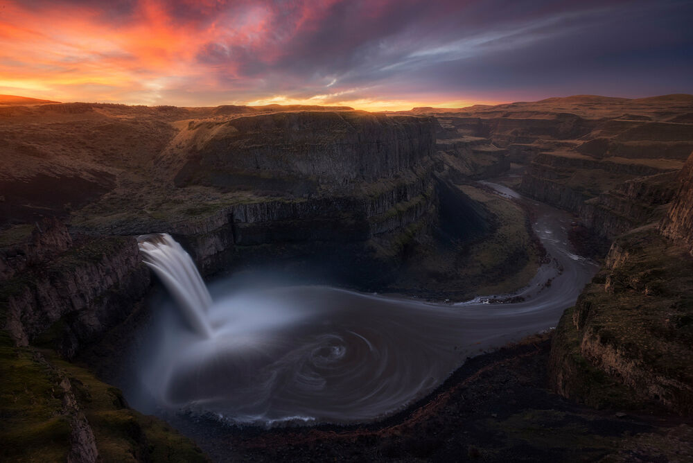 Обои для рабочего стола Водопад Палауз / Palouse на закате, Вашингтон, США / Washington, USA, фотограф Ryan Dyar