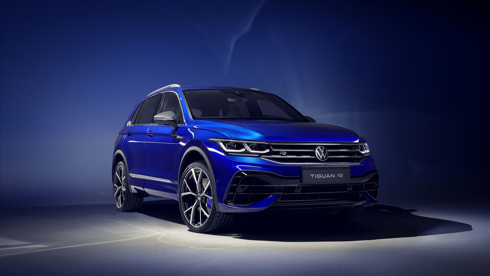 Обои для рабочего стола Volkswagen Tiguan / Кроссовер / на синем фоне