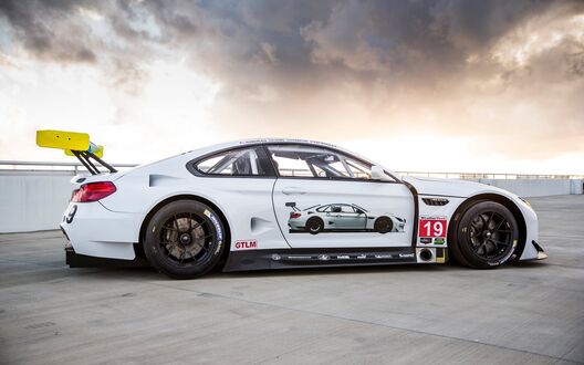 Обои на рабочий стол BMW m3 e92 Pandem на гоночном треке