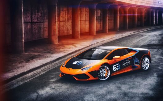 Обои на рабочий стол Суперкар Lamborghini Huracan стоит на дороге