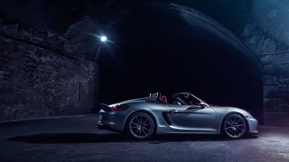 Обои на рабочий стол Porsche 718 Boxster припаркован в подземном бункере