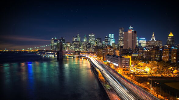 Обои на рабочий стол Знаменитый мост Америки / America, Бруклинский мост / Brooklyn Bridge в ночном Нью-Йорк / New York, США / USA