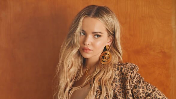 Обои на рабочий стол Модель - блондинка Dove Cameron