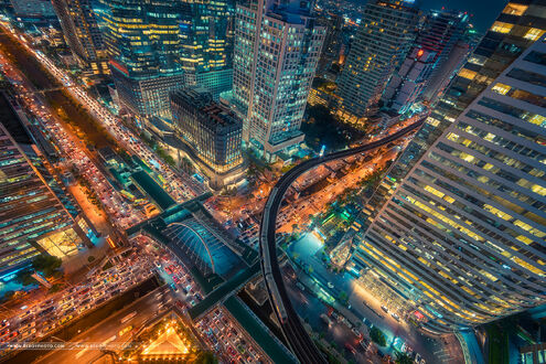 Обои на рабочий стол Sathorn, the business district of Bangkok / Саторн, деловой район Бангкока в час пик, фотограф Beboy Photographies