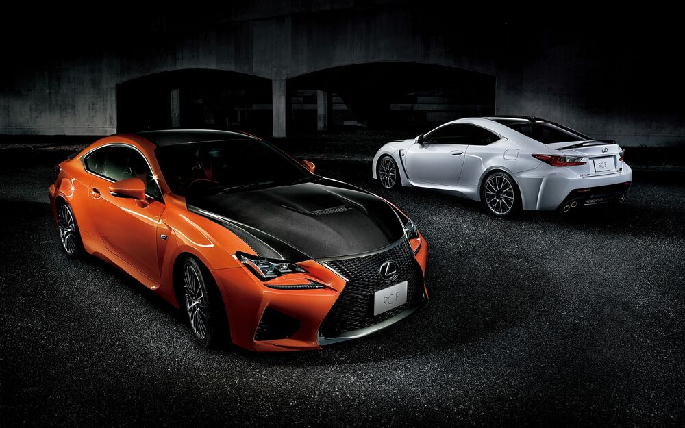 Обои для рабочего стола Lexus RC на темном фоне