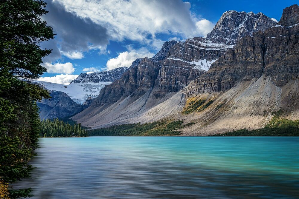 Обои для рабочего стола Озеро у гор, национальный парк Банф - старейший национальный парк Канады, фотограф Jоrg Vieli