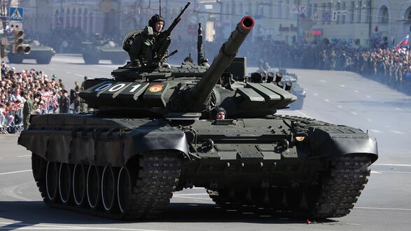 Обои на рабочий стол Российский танк на Параде победы 9 мая
