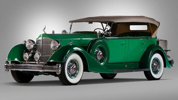 Обои на рабочий стол Зеленый Packard Doze Phaeton 1934 на белом фоне
